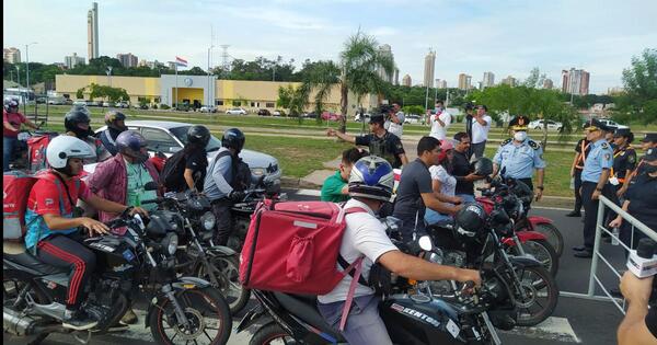 Costanera: ciudadanos autoconvocados protestan contra la suba de combustible