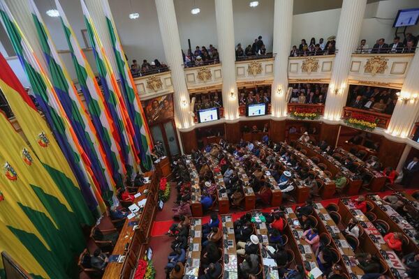 Legisladoras bolivianas se toman a trompadas - Mundo - ABC Color