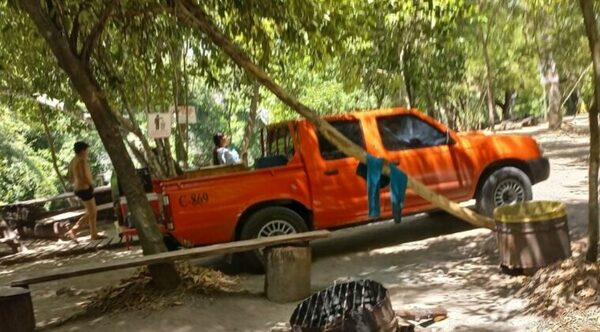 Abren sumario para investigar caso de vehículo estatal visto en balneario