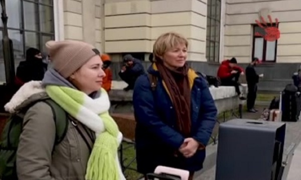 Cancillería pide a becados abandonar Rusia - SNT