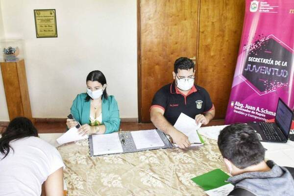 Jóvenes itapuenses acceden a becas de la Secretaria Nacional de la Juventud