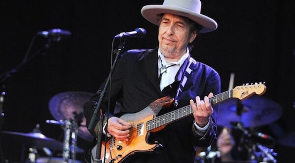 Diario HOY | Bob Dylan acepta Nobel pero no asistirá a la premiación