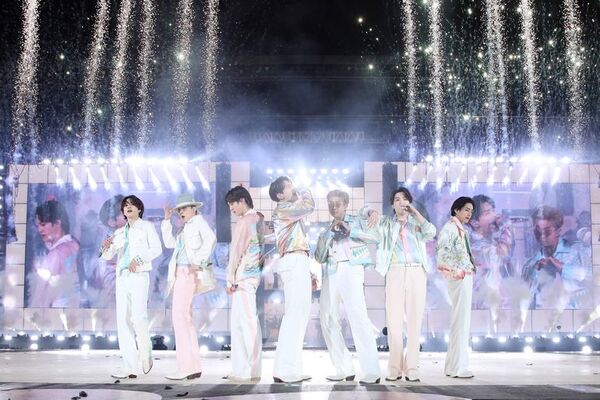 BTS brilla en su regreso a Seúl dos años después - Música - ABC Color