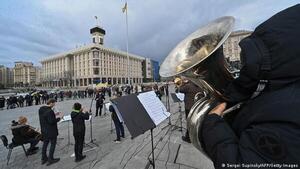 La mitad de los habitantes de Kiev ha tenido que huir, mientras la ciudad está a punto de quedar sitiada