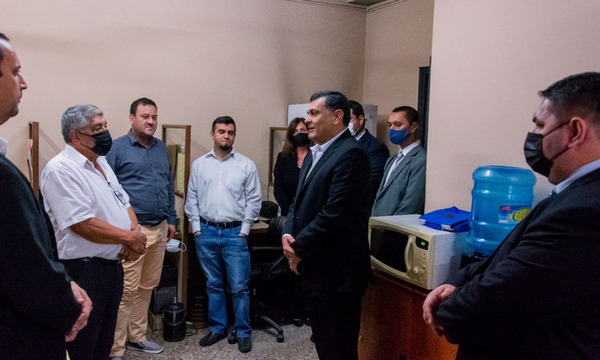 El titular de la cartera de Justicia Edgar Olmedo recorrió el Ministerio de Justicia y dialogó con funcionarios - OviedoPress