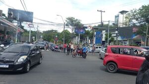 Siguen bloqueos en Asunción y Central por suba de combustibles - Nacionales - ABC Color