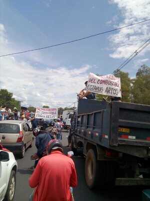 Manifestación anti-suba de combustible » San Lorenzo PY