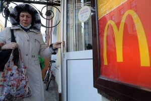 McDonald’s cierra temporalmente sus 850 restaurantes en Rusia - Mundo - ABC Color