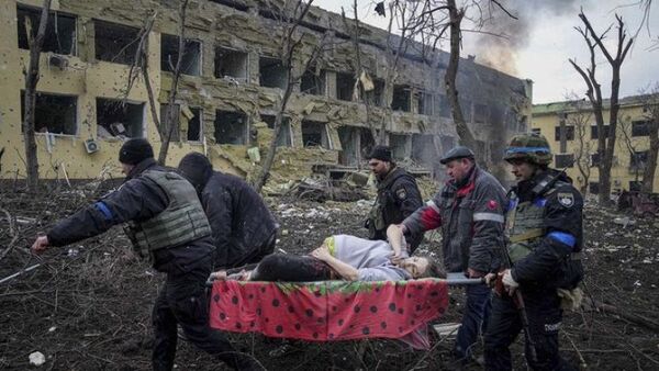 Indignación mundial de ataque ruso a hospital materno en Ucrania