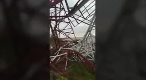 Estación Villa Hayes: ventarrón hizo caer una torre de alta tensión - C9N