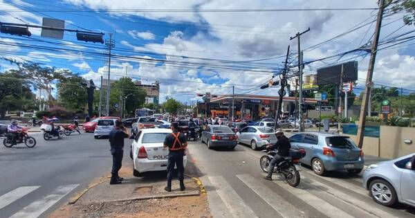 La Nación / Griteríos, nerviosismo y bocinazos por caos vehicular en Asunción y Área Metropolitana