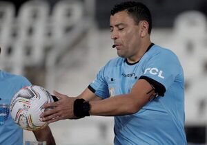 Roberto Tobar en el partido de Olimpia - Olimpia - ABC Color
