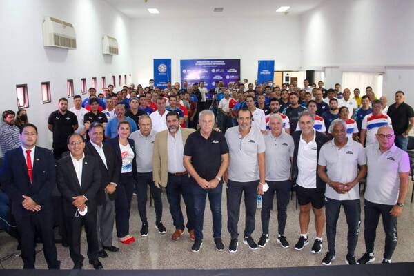 Crónica / Se inició seminario purete organizado por la APF y Conmebol