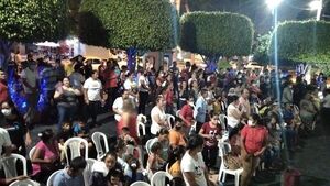 Cultos y alabanzas frente a iglesia clausurada por narcotráfico y lavado en Curuguaty - Nacionales - ABC Color