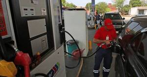 La Nación / “Necesitamos ese fondo de estabilización”, dice economista sobre suba de precios de combustibles