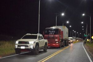 Carapeguá: Cierran ruta en protesta por la suba de precio de  combustible  - Nacionales - ABC Color