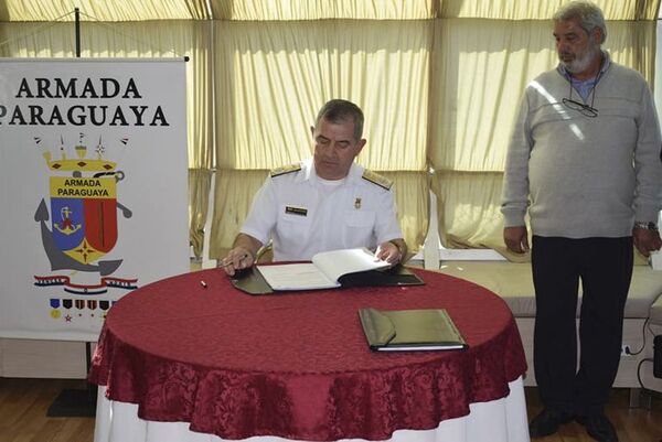 En vez de combatir el contrabando, Armada cede su terreno para turismo - Nacionales - ABC Color