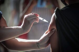 Exigencia de vacunación para que extranjeros ingresen al país continuará, de momento - Nacionales - ABC Color