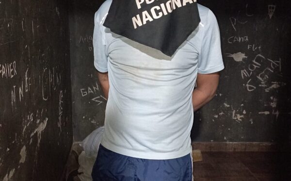 Vecinos capturan a delincuente que quiso hurtar motocicleta