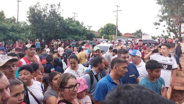 Vecinos sacaron de la casa a inquilino que echó a la dueña