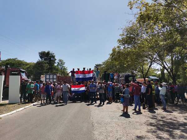 Diario HOY | Protesta de caleros y mineros evita que INC deje sin trabajo a 800 personas