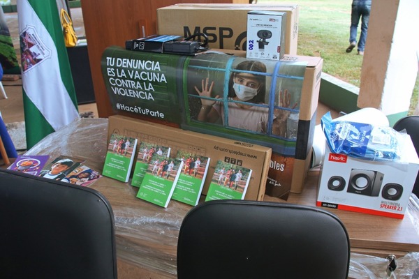 Ministerio entregó muebles y equipos informáticos a la Codeni de J. Augusto Saldívar - .::Agencia IP::.