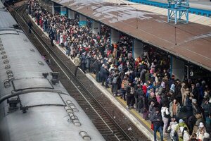 Miles de personas huyen a través de corredores humanitarios, mientras Rusia intensifica ataques | Radio Regional 660 AM