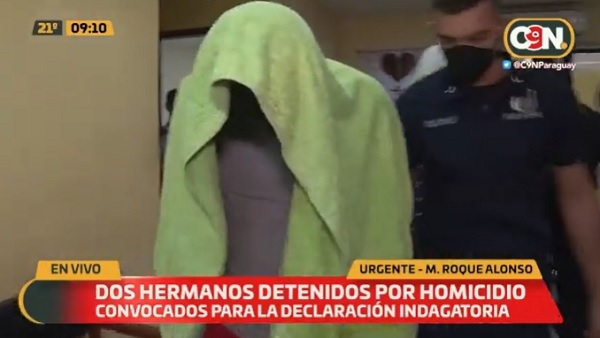 Dos hermanos se entregan tras muerte a golpes de joven