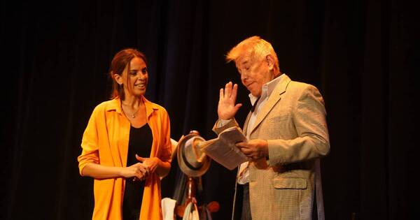 La Nación / Arnaldo André estrena la comedia teatral “Nunca es tarde”