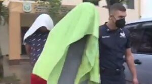 Hermanos que mataron a golpes a un joven se entregaron y fueron llevados a la Fiscalía