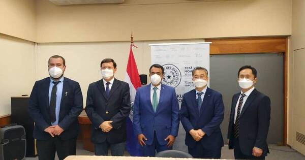 La Nación / Autoridades y representantes del gobierno coreano hablaron del proyecto Tren de Cercanías