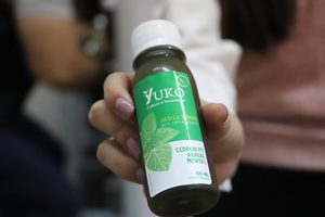 Diario HOY | Emprendedores elaboran extracto de yuyos concentrados para mate y tereré