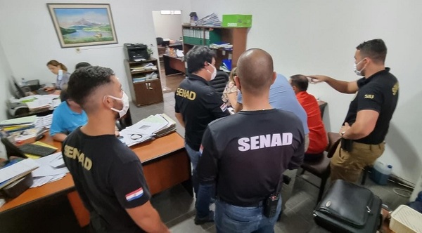 A ULTRANZA PY: Allanan un edificio y una escribanía