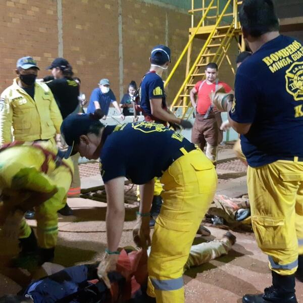Bomberos de Minga Guazú conmemoran nuevo aniversario - La Clave