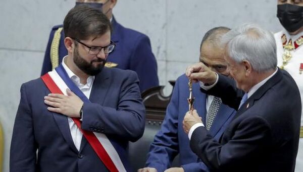 Gabriel Boric asume como el presidente más joven de la historia de Chile