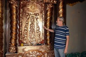 Construyen retablo para la capilla de adoración del Santísimo en la iglesia de Caazapá - Noticiero Paraguay