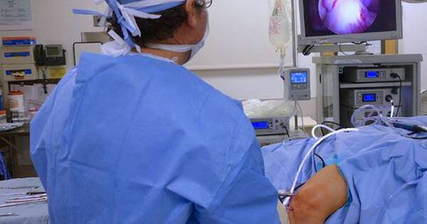 La Nación / Traumatólogos de Clínicas harán una maratón de cirugías de rodilla