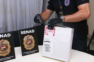 SENAD detecta cocaína oculta en resmas de hojas