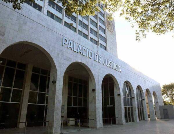 Crónica / ¡De no creer! Procesado por asalto tenia llave de sus esposas en su billetera