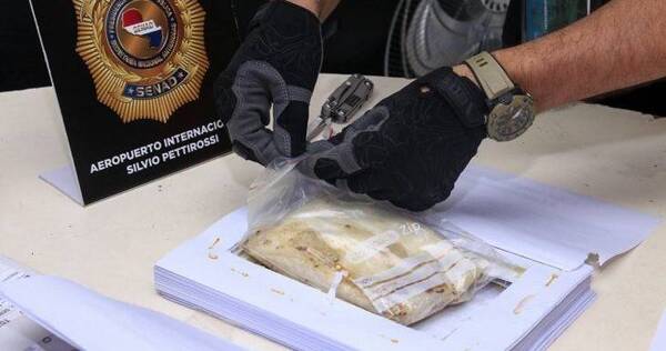 Crónica / Querían mandar "el purete" a Alemania en resmas de hojas ndaje