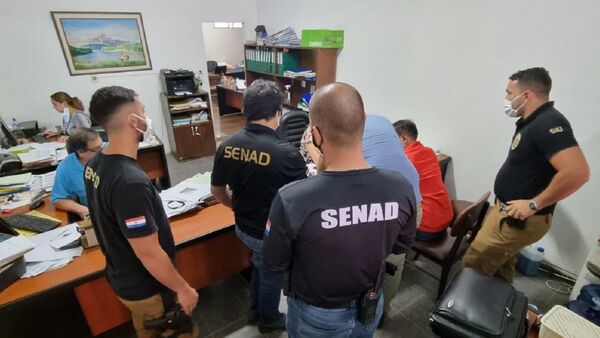Fiscalía allana una ferretería y una escribanía vinculadas al clan Insfrán