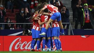 El Atlético de Madrid disimula la recaída