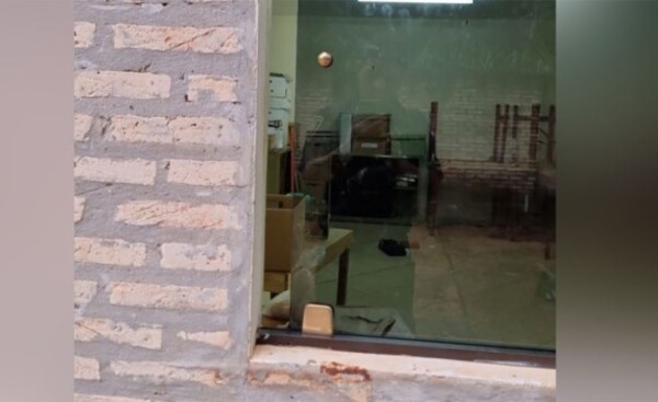 Hurtan varios objetos de la oficina de Registro Electoral