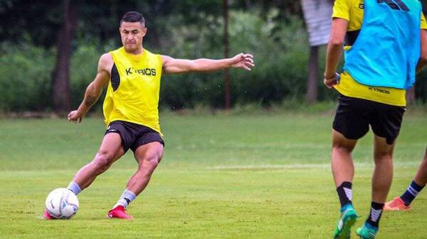 Crónica / ¿Pelotero castigado en Guaraní por farras y llegada tardía?