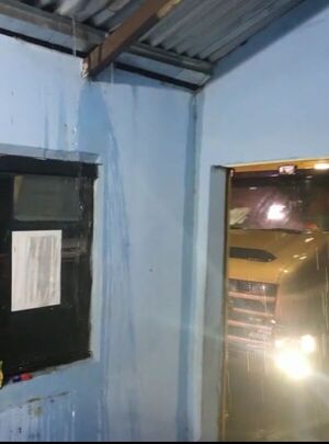 Oficina de Puertos de Ciudad del Este inundada por lluvia - ABC en el Este - ABC Color