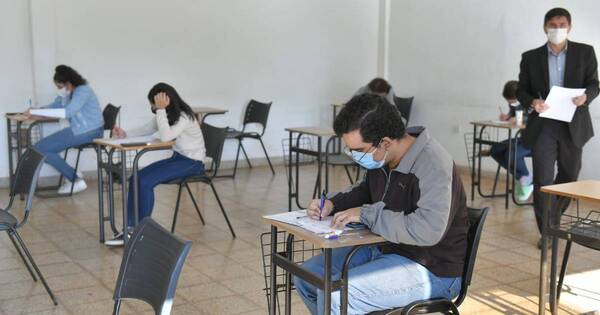 La Nación / Más de 9.600 estudiantes rendirán mañana por las becas de Itaipú: hay 3.000 plazas