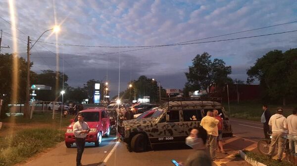 En Carapeguá y Quiindy cierran ruta PY01 en protesta contra la suba del combustible - Nacionales - ABC Color