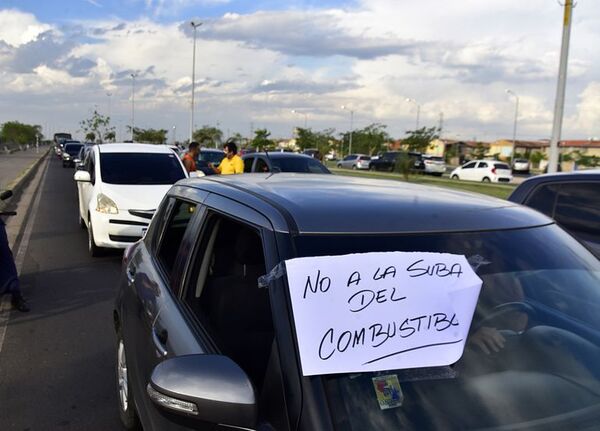 Logran detener otra suba de precio de combustibles que iba a haber hoy - Nacionales - ABC Color