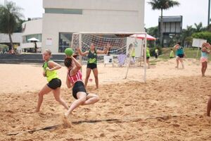 Selecciones de hándbol de playa van por el sueño mundialista - Polideportivo - ABC Color