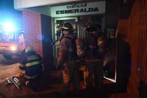 Evacuan edificio del microcentro tras incendio en el subsuelo - Nacionales - ABC Color